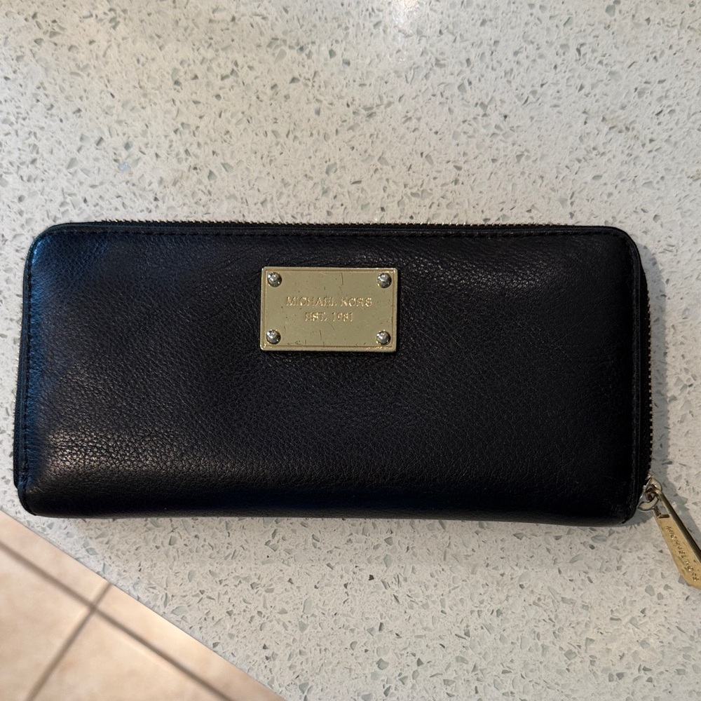 Michael Kors Black Leather Zip Wallet